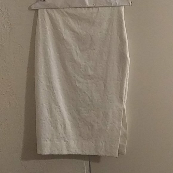 Worthington Pencil Skirt in White-2P - Picture 3 of 5